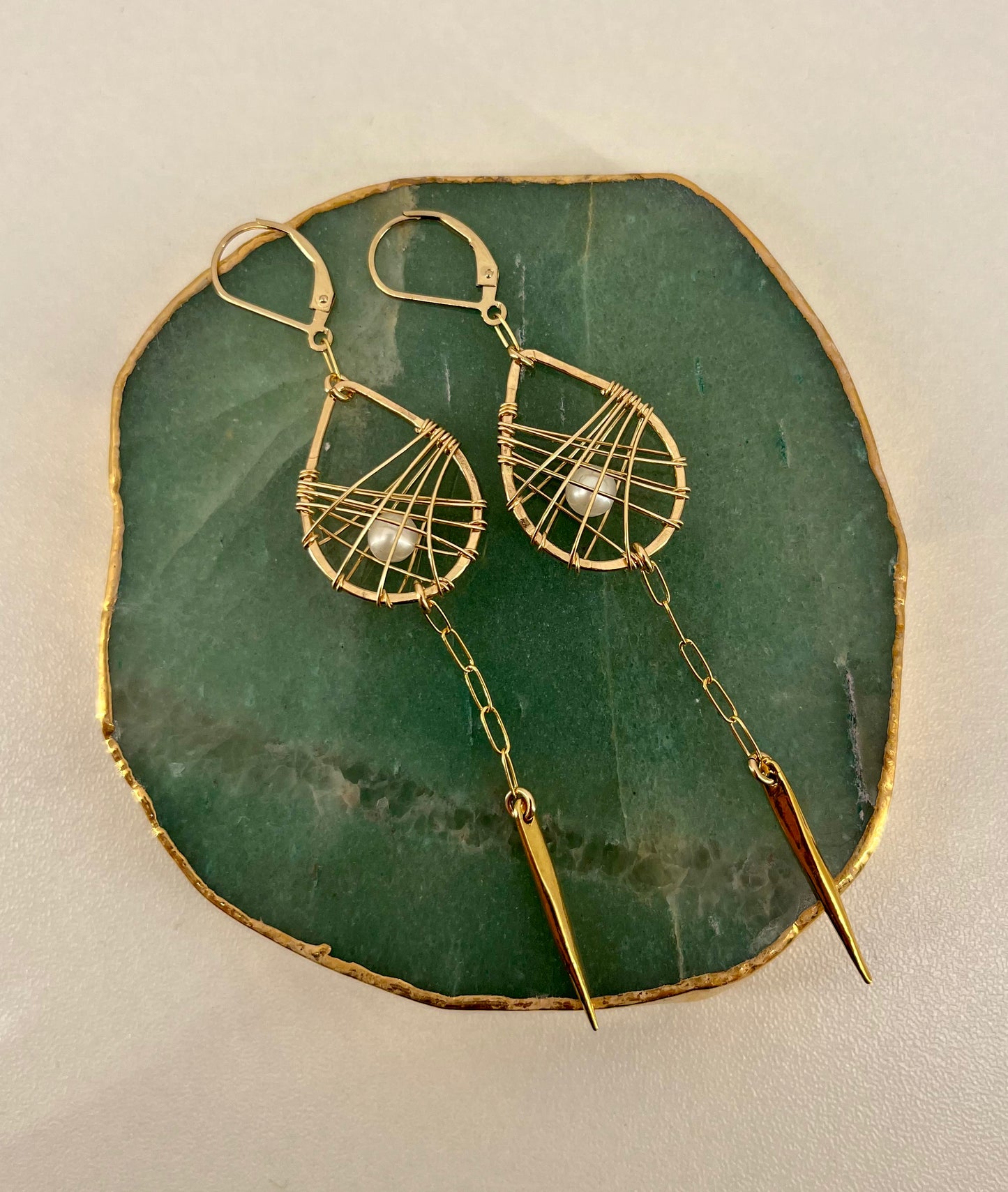 CAGED PEARL WITH CHAIN TAIL